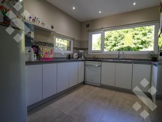 Foto 48 de Venta casa 4 dormitorios - Barrio La Zagala - Neuquen