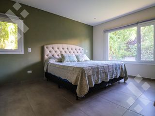 Foto 4 de Venta casa 4 dormitorios - Barrio La Zagala - Neuquen