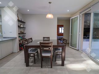Foto 39 de Venta casa 4 dormitorios - Barrio La Zagala - Neuquen