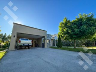Foto 49 de Venta casa 4 dormitorios - Barrio La Zagala - Neuquen