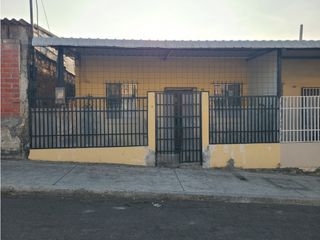 Foto 2 de En venta villa de dos habitaciones ciudadela La Aurora Manta