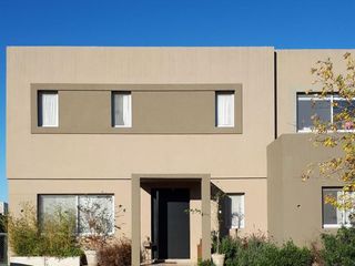 Foto 1 de Barrio cerrado La Comarca - Casa Alquiler ARS 30.000
