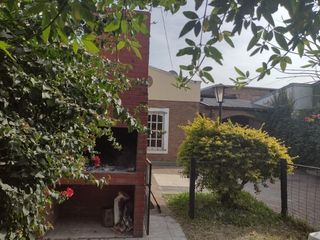 Foto 2 de Venta. Casa con cochera y patio. Oportunidad!