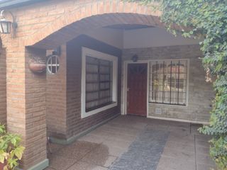 Foto 3 de Venta. Casa con cochera y patio. Oportunidad!