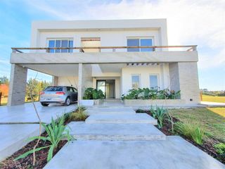Foto 2 de Casa - Albanueva, lote al Río