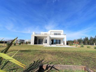 Foto 4 de Casa - Albanueva, lote al Río