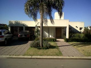 Foto 1 de Casa en Barrio Cerrado en alquiler temporario - Funes