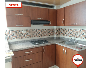 Foto 1 de CASA CENTRAL CON LOCAL COMERCIAL Y APARTAMENTO