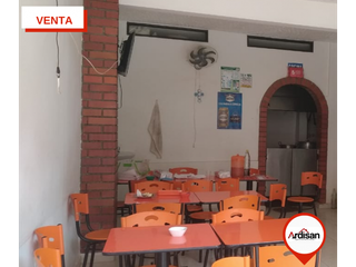 Foto 5 de CASA CENTRAL CON LOCAL COMERCIAL Y APARTAMENTO