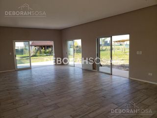 Foto 2 de Casa en Venta 4 ambientes lote interno con pileta - El Cantón Zona Norte Escobar