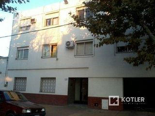 Foto 1 de Departamento de 3 amb. c/cochera