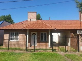 Foto 1 de 2 Casas de 2 dormitorios cada una