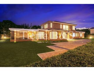 Foto 1 de ARRIENDO DE LUJOSA CASA EN SAN SIMÓN, 470 M2 POR $17,5 Millones
