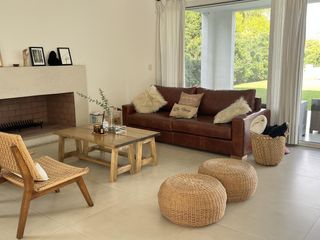 Foto 3 de Casa Moderna de 4 dormitorios en el Golf de Nordelta en venta