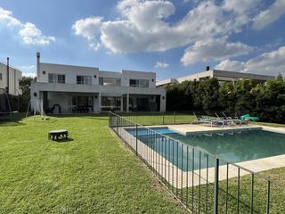 Foto 23 de Casa Moderna de 4 dormitorios en el Golf de Nordelta en venta