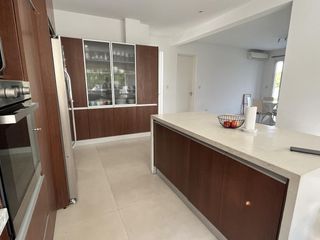 Foto 8 de Casa Moderna de 4 dormitorios en el Golf de Nordelta en venta