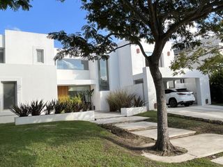 Foto 2 de Casa Moderna de 4 dormitorios en el Golf de Nordelta en venta