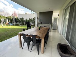 Foto 25 de Casa Moderna de 4 dormitorios en el Golf de Nordelta en venta