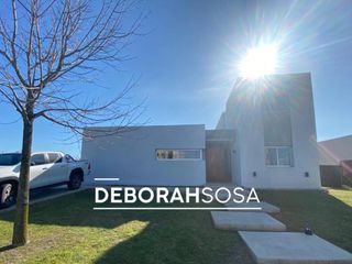Foto 1 de Hermosa Casa en lote interno - El Cantón