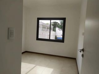 Foto 5 de PH en venta - 1 dormitorio 1 baño - Cochera - 80mts2 - Quilmes Oeste
