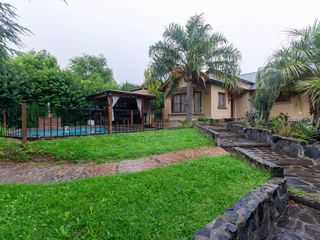 Foto 1 de Casa de categoria sobre Av Champaqui, Villa General Belgrano