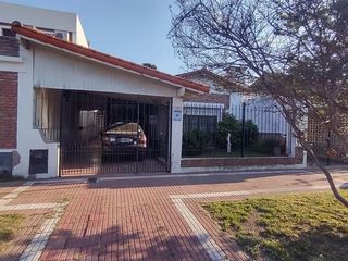 Foto 2 de CASA DE 4 AMBIENTES VENTA EN Cabrera  1247 (BANFIELD)