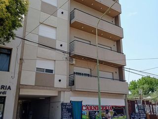 Foto 1 de Primera Junta 126