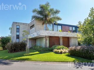 Foto 2 de Casa en  Nordelta - 6 amb con cochera y pileta -  El Yatch - VENTA