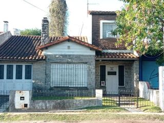 Foto 2 de Casa en venta - 3 dormitorios 1 baño - 500mts2 - Manuel B. Gonnet, La Plata