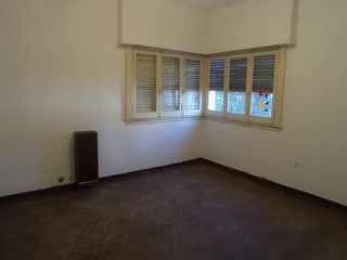 Foto 6 de Casa en venta - 3 dormitorios 1 baño - 500mts2 - Manuel B. Gonnet, La Plata