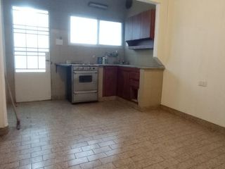 Foto 3 de Casa en venta - 3 dormitorios 1 baño - 500mts2 - Manuel B. Gonnet, La Plata