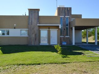 Foto 2 de Alquiler Temporal, Casa, Costa Esmeralda, barrio Residencial I, lote al 500