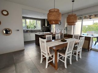 Foto 5 de Alquiler Anual Casa 5 Ambientes Amoblada con Piscina en Las Tipas Nordelta Tigre
