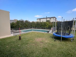 Foto 26 de Alquiler Anual Casa 5 Ambientes Amoblada con Piscina en Las Tipas Nordelta Tigre