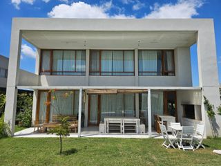 Foto 1 de Casa Venta o Alq. de 3 dorm en Ceibos, Puertos del Lago