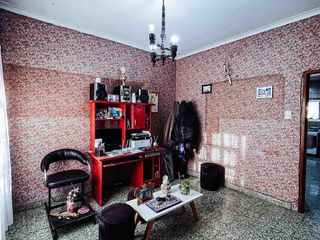 Foto 3 de Casa en venta - 2 Dormitorios 1 Baño - Cocheras - 420Mts2 - Berisso
