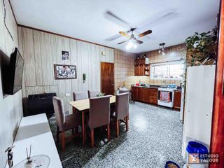Foto 22 de Casa en venta - 2 Dormitorios 1 Baño - Cocheras - 420Mts2 - Berisso