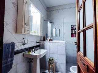 Foto 11 de Casa en venta - 2 Dormitorios 1 Baño - Cocheras - 420Mts2 - Berisso