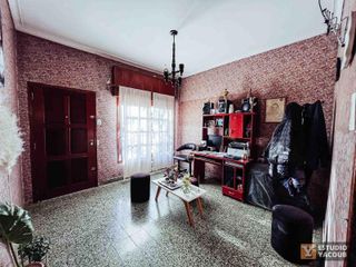 Foto 1 de Casa en venta - 2 Dormitorios 1 Baño - Cocheras - 420Mts2 - Berisso