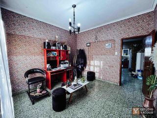 Foto 2 de Casa en venta - 2 Dormitorios 1 Baño - Cocheras - 420Mts2 - Berisso