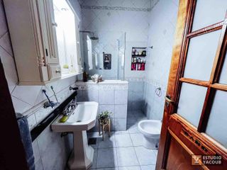 Foto 12 de Casa en venta - 2 Dormitorios 1 Baño - Cocheras - 420Mts2 - Berisso