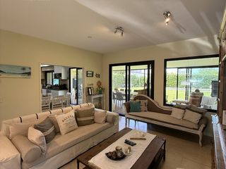 Foto 1 de Venta - Casa 5 Ambientes, Jardín, Pileta - La Comarca, Tigre