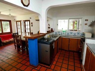 Foto 1 de Casa en venta - 3 dormitorios 2 baños - 150mts2 - Manuel B. Gonnet, La Plata