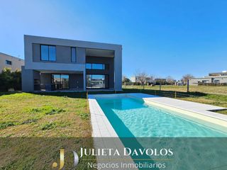 Foto 1 de OPORTUNIDAD!!Casa  a la laguna en Venta 6 Ambientes Barrio San Matias -Escobar-Maschwitz