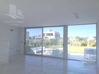 Foto 2 de Venta - Casa 4 Ambientes, Jardín, Pileta - Los Alisos, Nordelta, Tigre