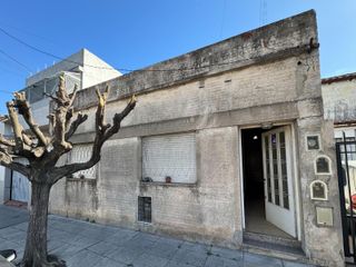 Foto 2 de CASA EN VENTA PARA DOS FAMILIAS EN VILLA LUGANO