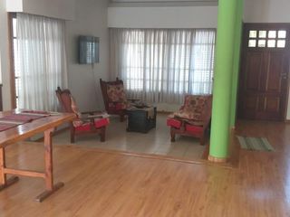 Foto 1 de Casa en venta - 4 Dormitorios 2 Baños - 432Mts2 - General Roca