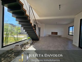 Foto 6 de Casa a la laguna en Venta 5 Ambientes San Matias con pileta