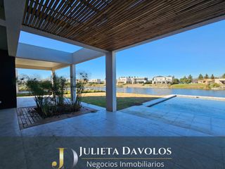 Foto 1 de Casa a la laguna en Venta 5 Ambientes San Matias con pileta