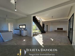 Foto 7 de Casa a la laguna en Venta 5 Ambientes San Matias con pileta